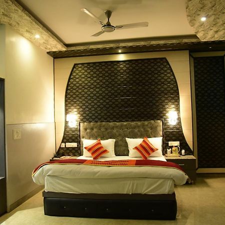 The Park Presidency Hotel Bareilly Εξωτερικό φωτογραφία