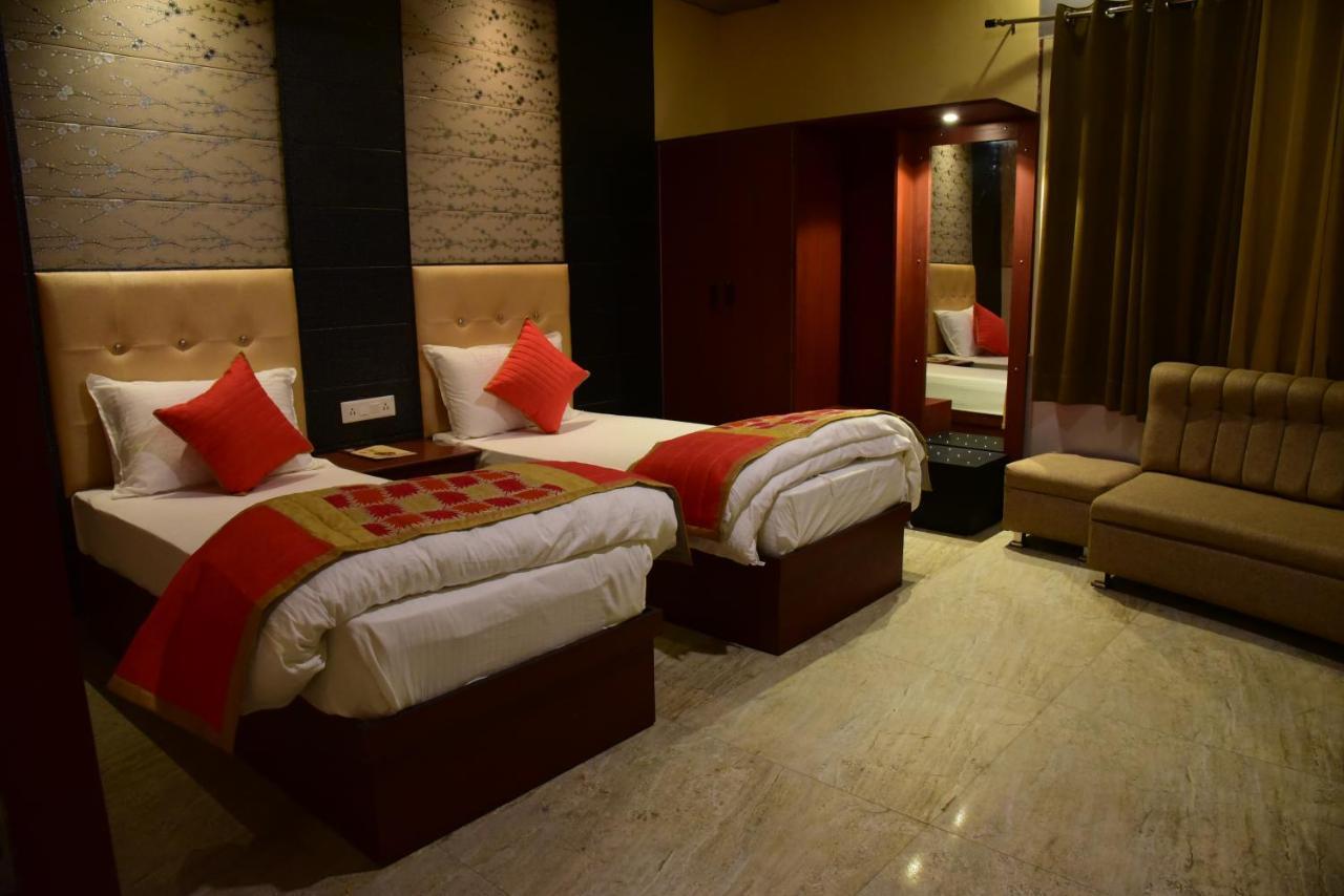 The Park Presidency Hotel Bareilly Εξωτερικό φωτογραφία