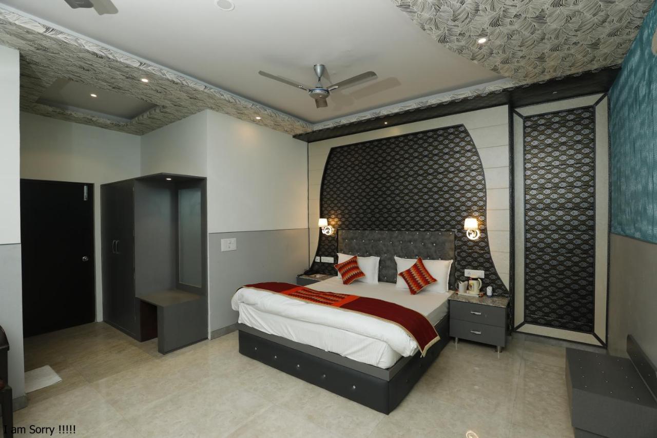 The Park Presidency Hotel Bareilly Εξωτερικό φωτογραφία